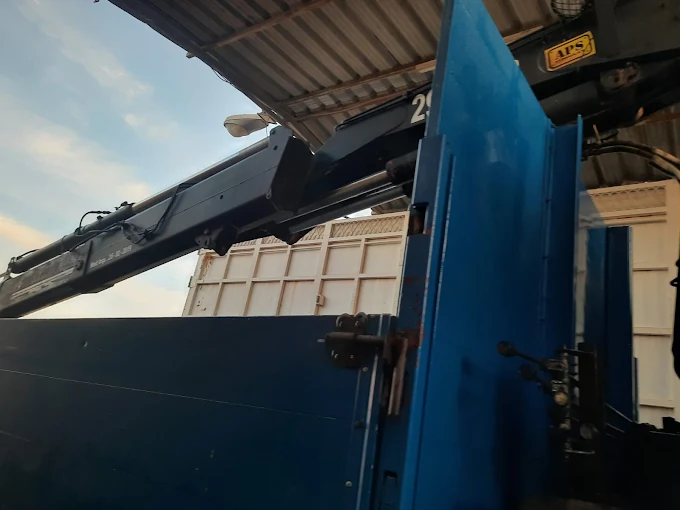 Truck-mounted lifting equipment detail for HIAB support